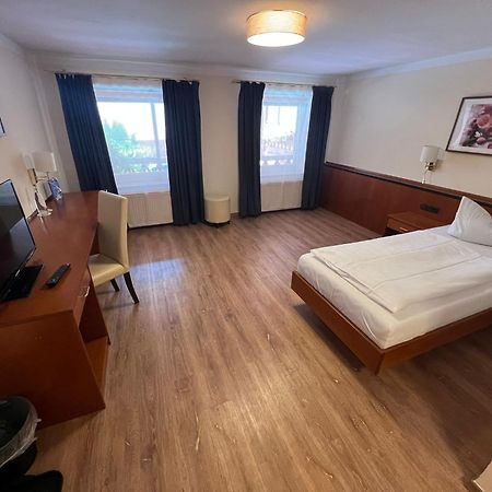 Hotel-Gasthof Postbraeu Dingolfing Eksteriør billede