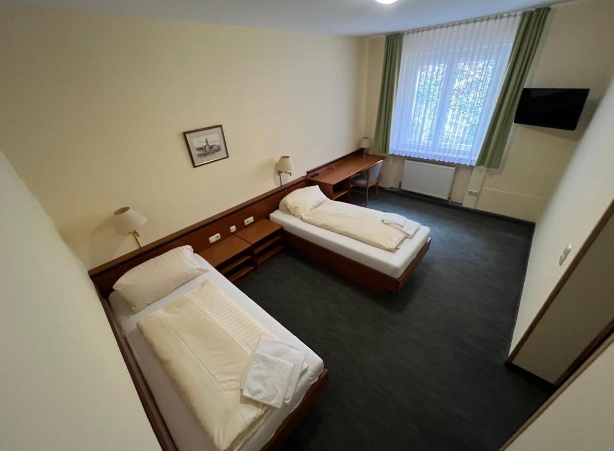Hotel-Gasthof Postbraeu Dingolfing Eksteriør billede