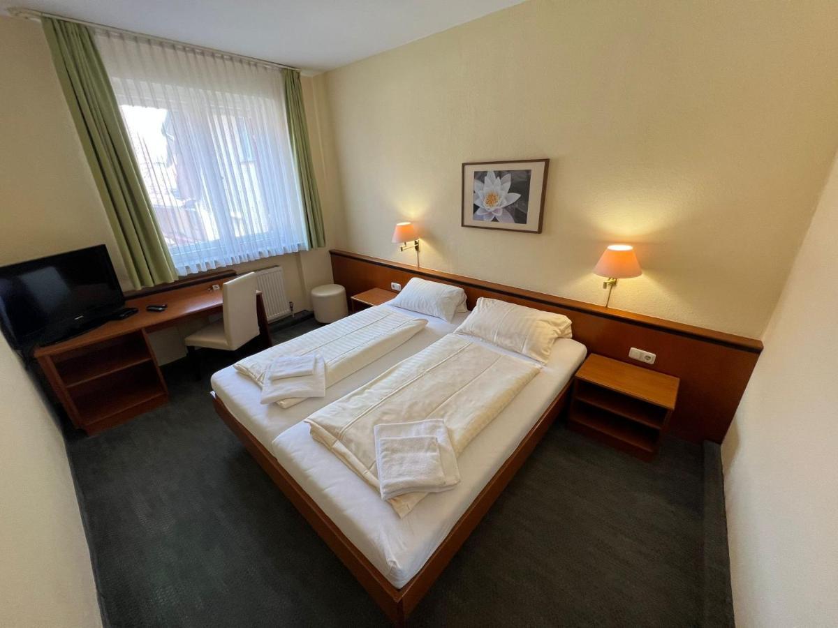 Hotel-Gasthof Postbraeu Dingolfing Eksteriør billede