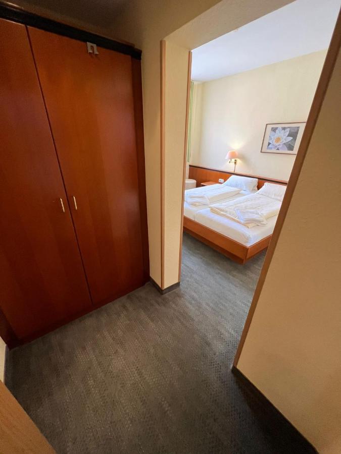 Hotel-Gasthof Postbraeu Dingolfing Eksteriør billede