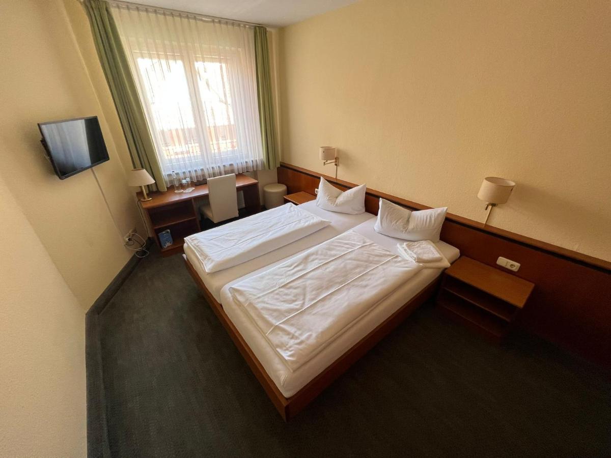 Hotel-Gasthof Postbraeu Dingolfing Eksteriør billede