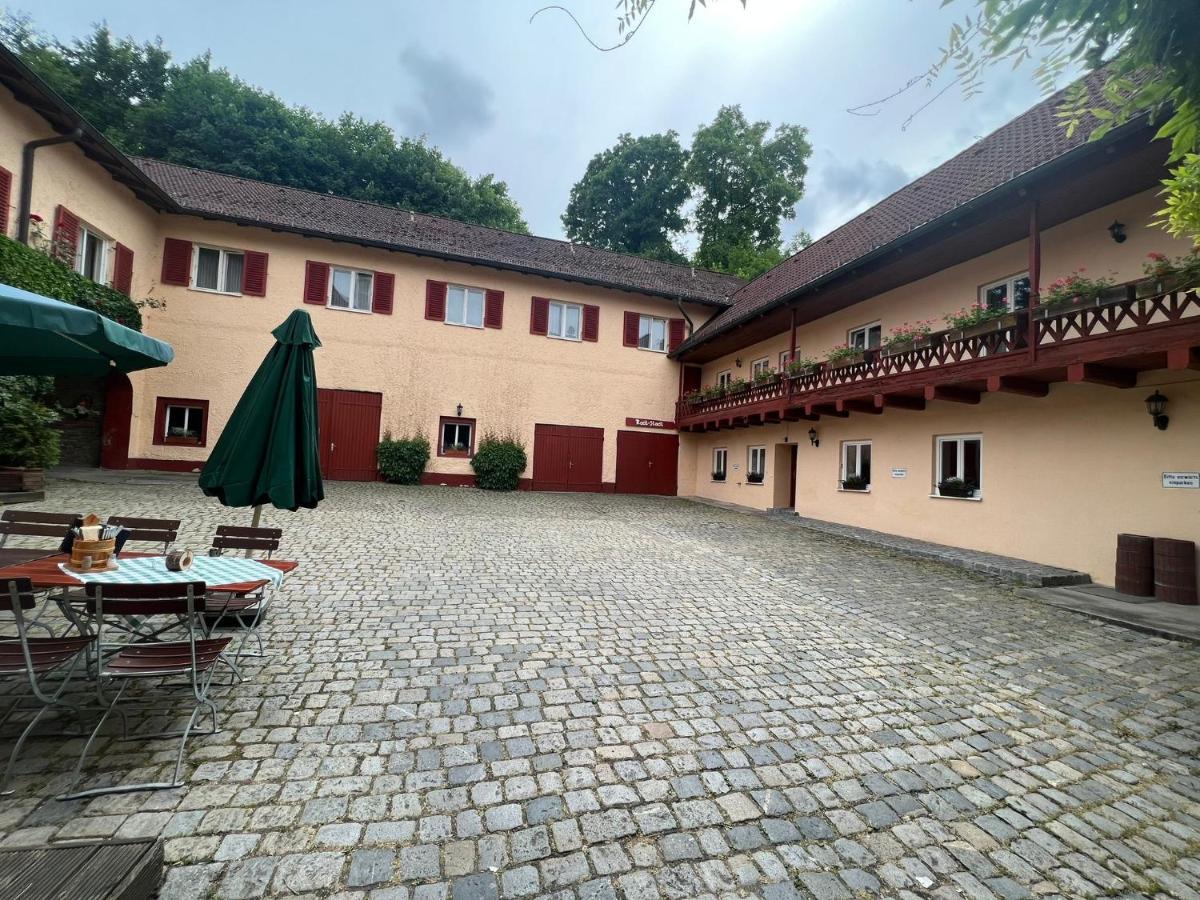 Hotel-Gasthof Postbraeu Dingolfing Eksteriør billede