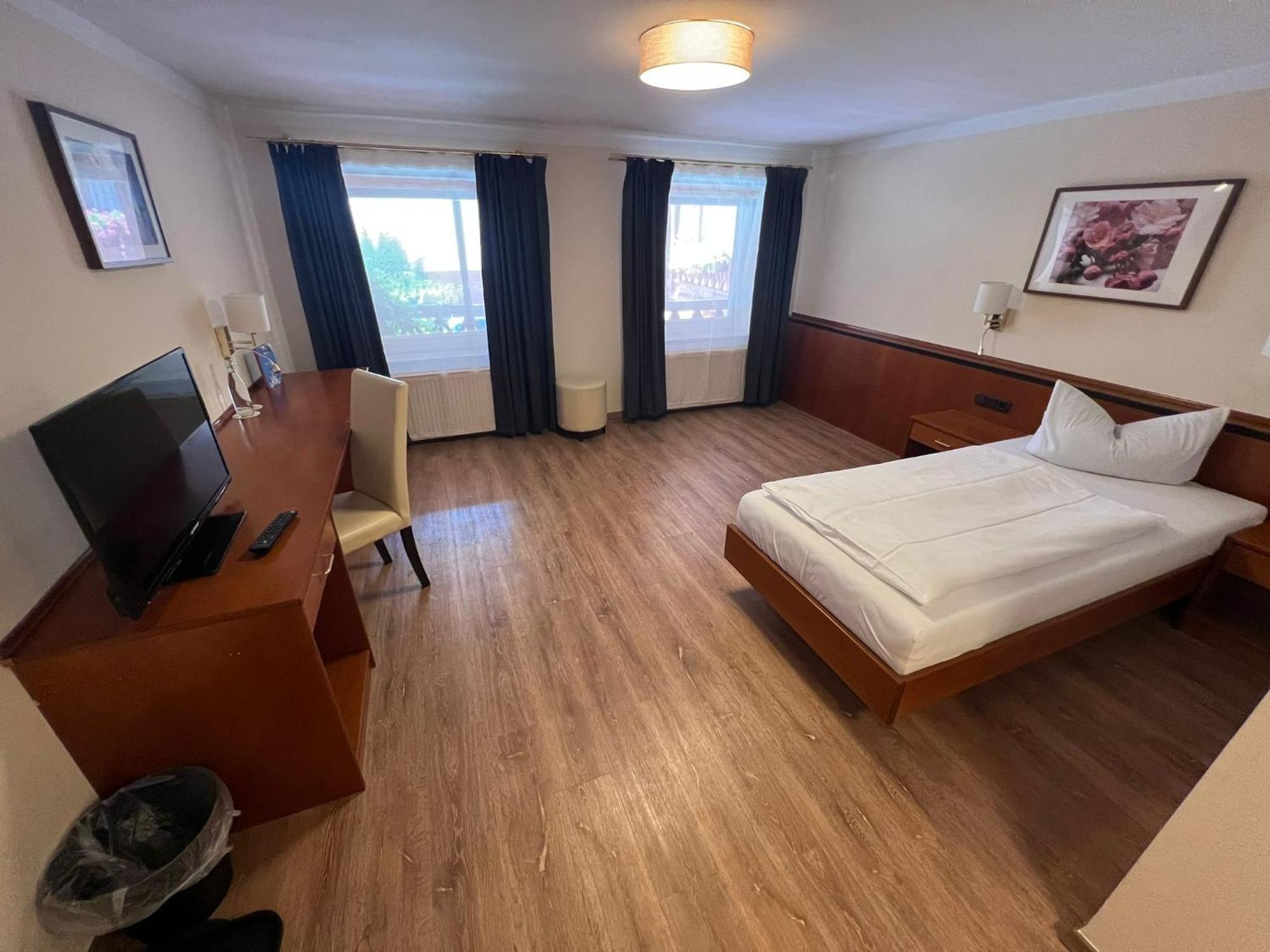 Hotel-Gasthof Postbraeu Dingolfing Eksteriør billede
